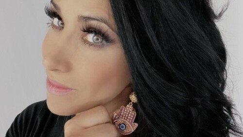 Mónica Noguera sube foto en brasier y segundos después la borra