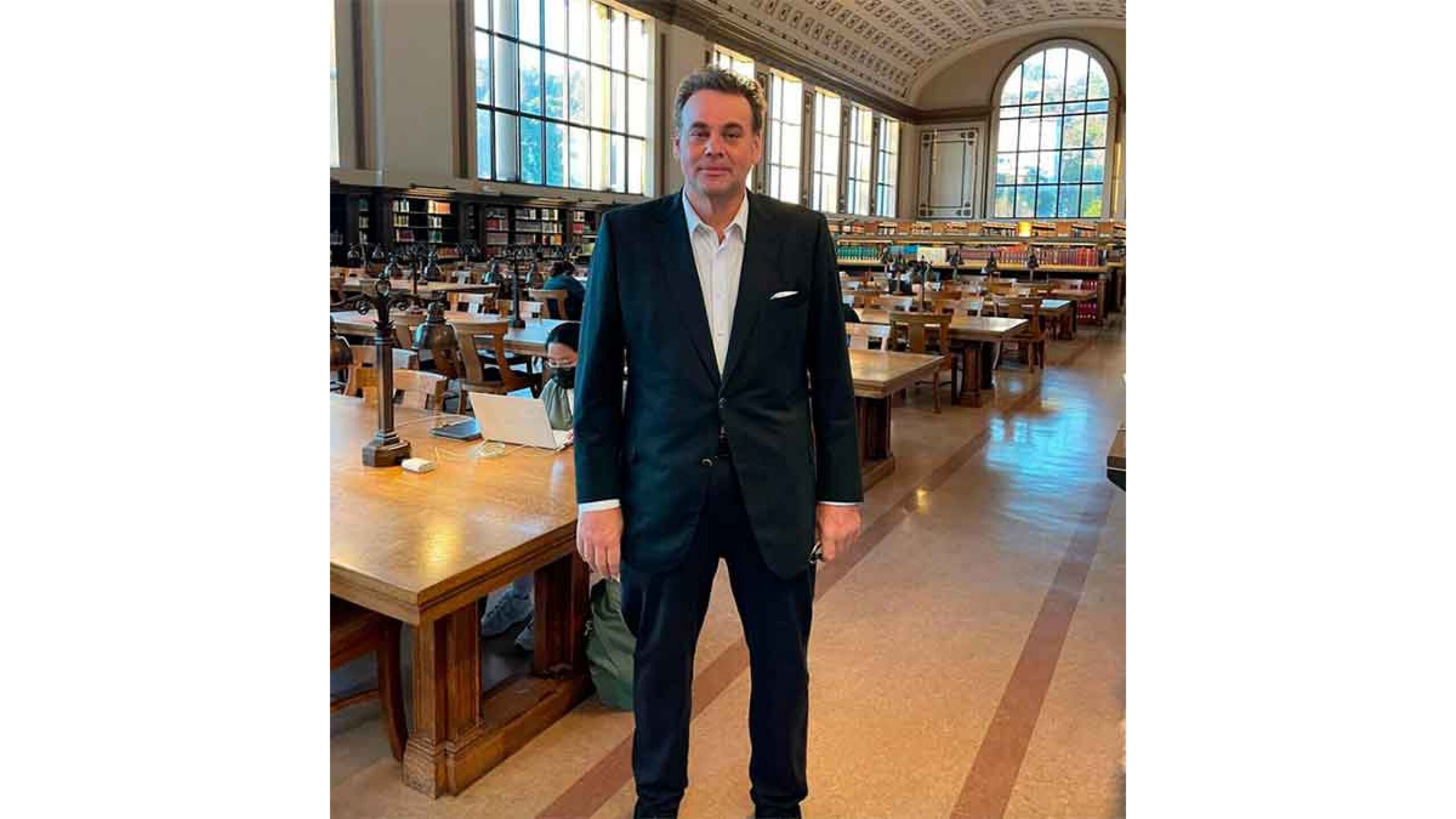 David Faitelson se burla de TUDN y Peso Pluma