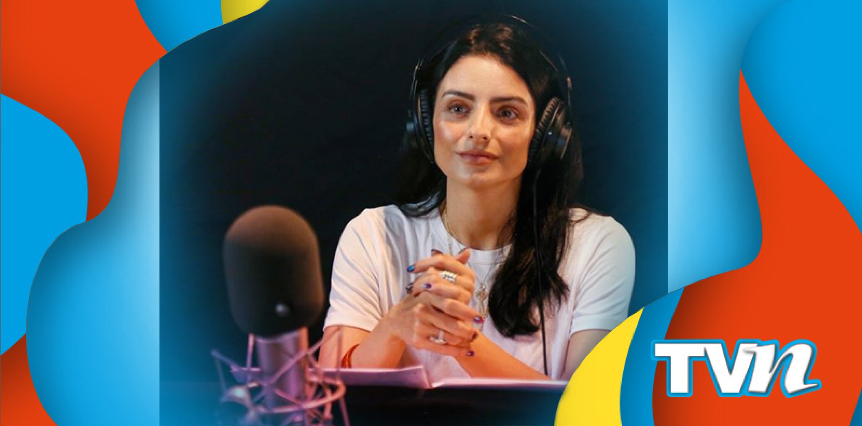 Aislinn Derbez podcast