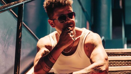 Tunden a Kalimba tras asegurar que los hombres necesitan ser violentos para estar completos