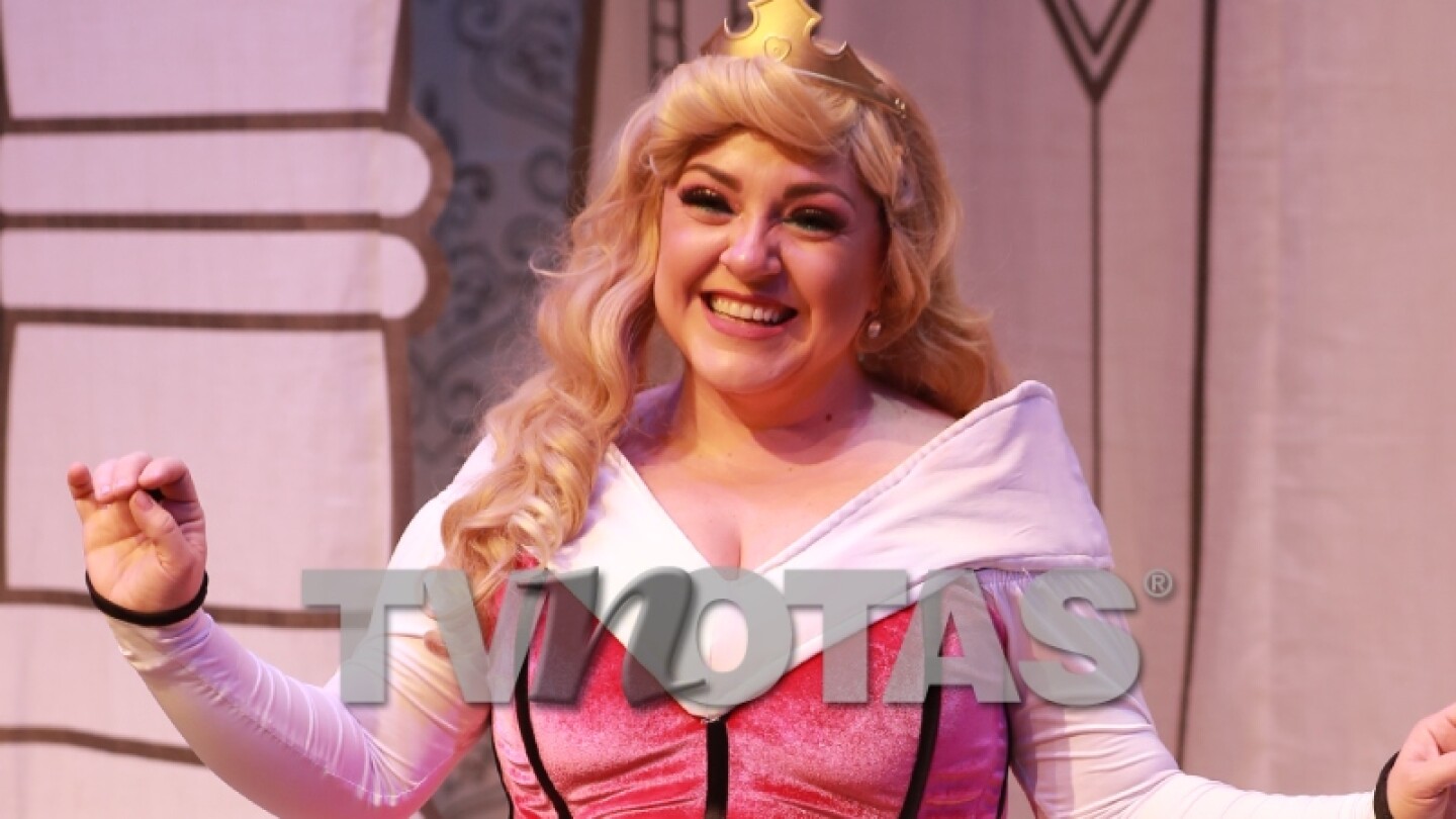Denisha debuta en la obra '12 princesas en pugna'
