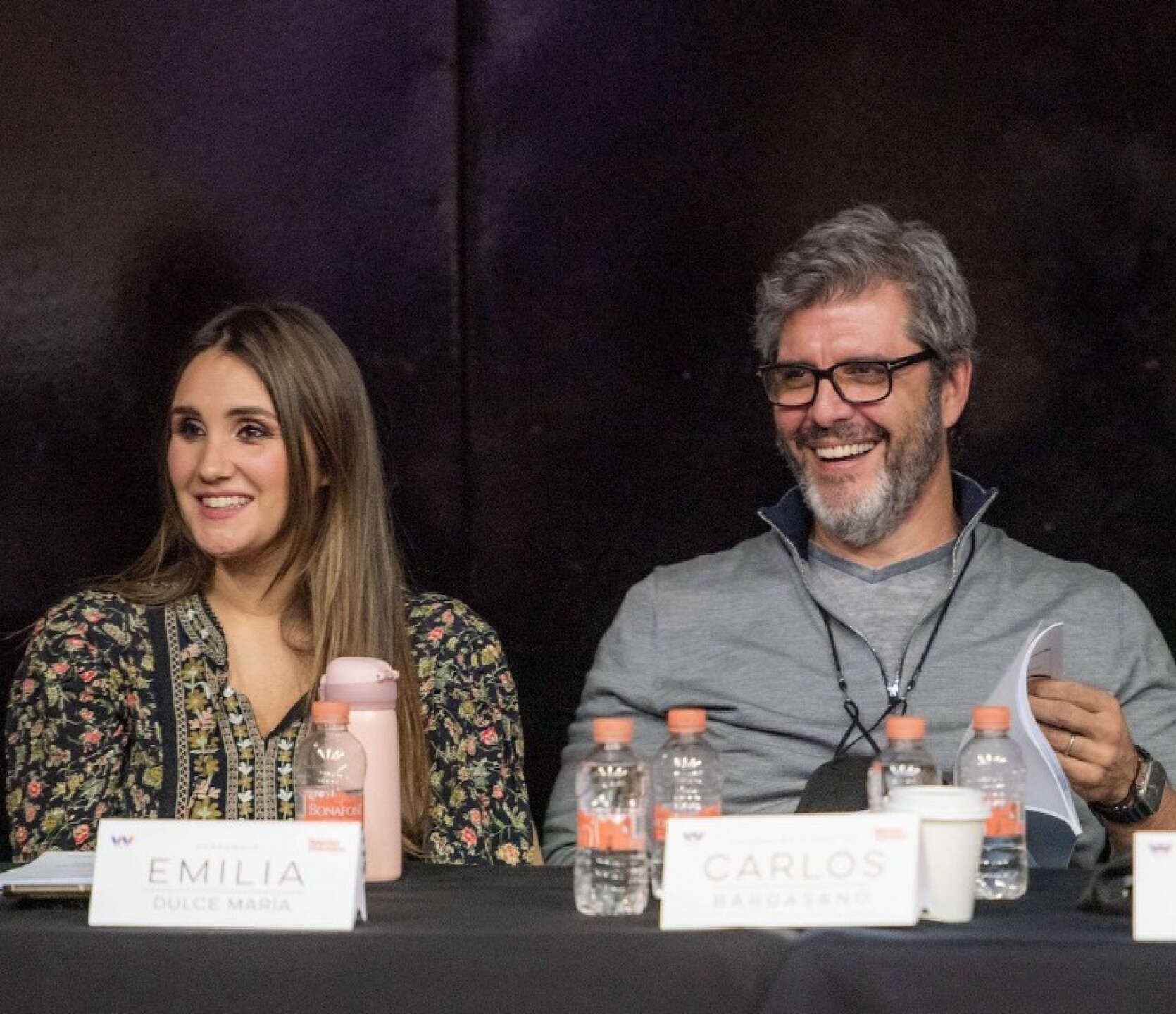 Carlos Bardasano productor de TelevisaUnivision a lado de Dulce María