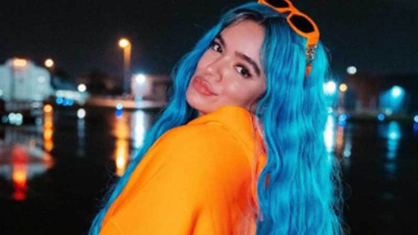 Karol G llora al agradecer el apoyo de sus fans colombianos