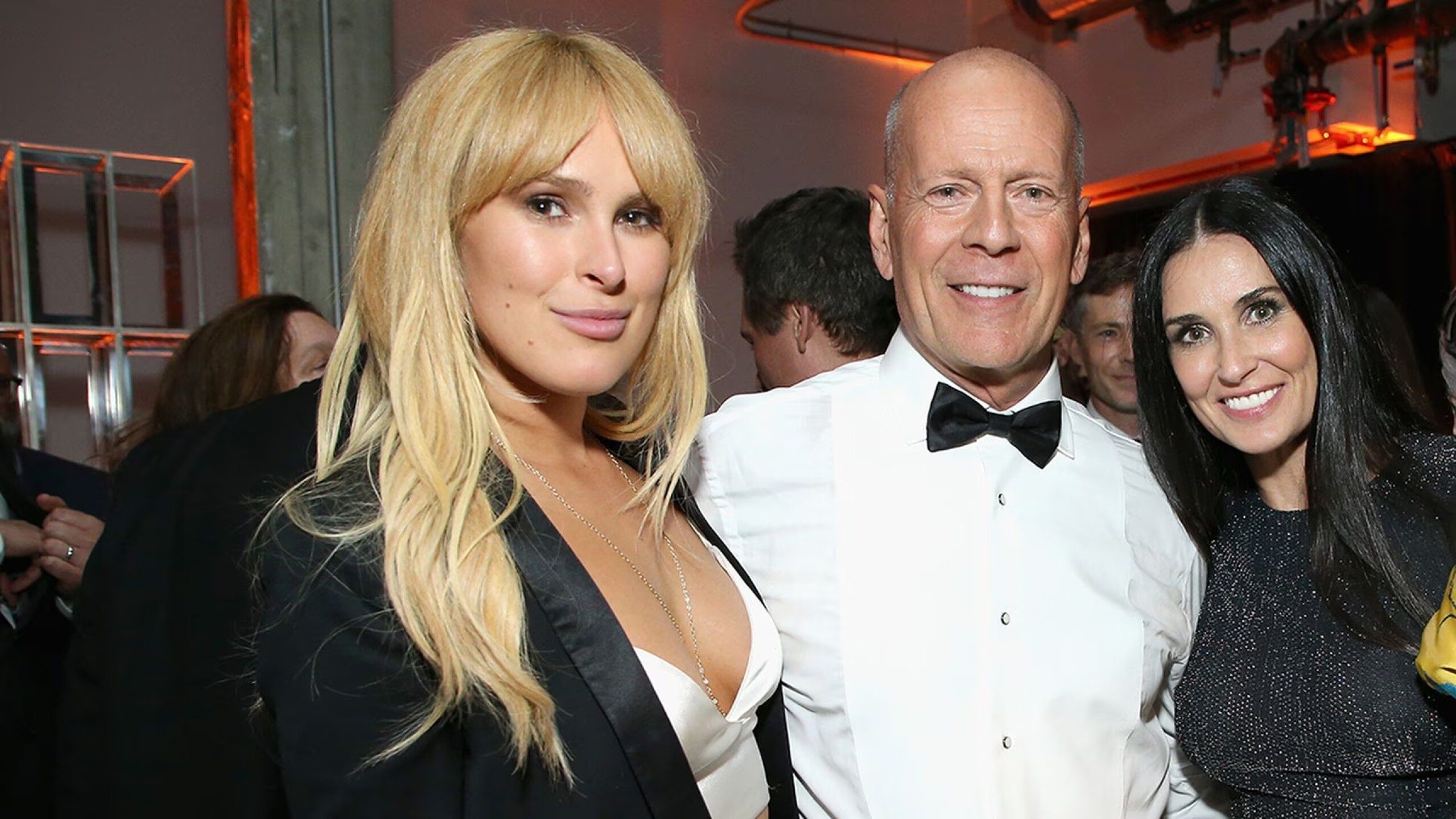 En medio de la enfermedad de demencia de Bruce Willis, su familia ha recibido una feliz noticia.