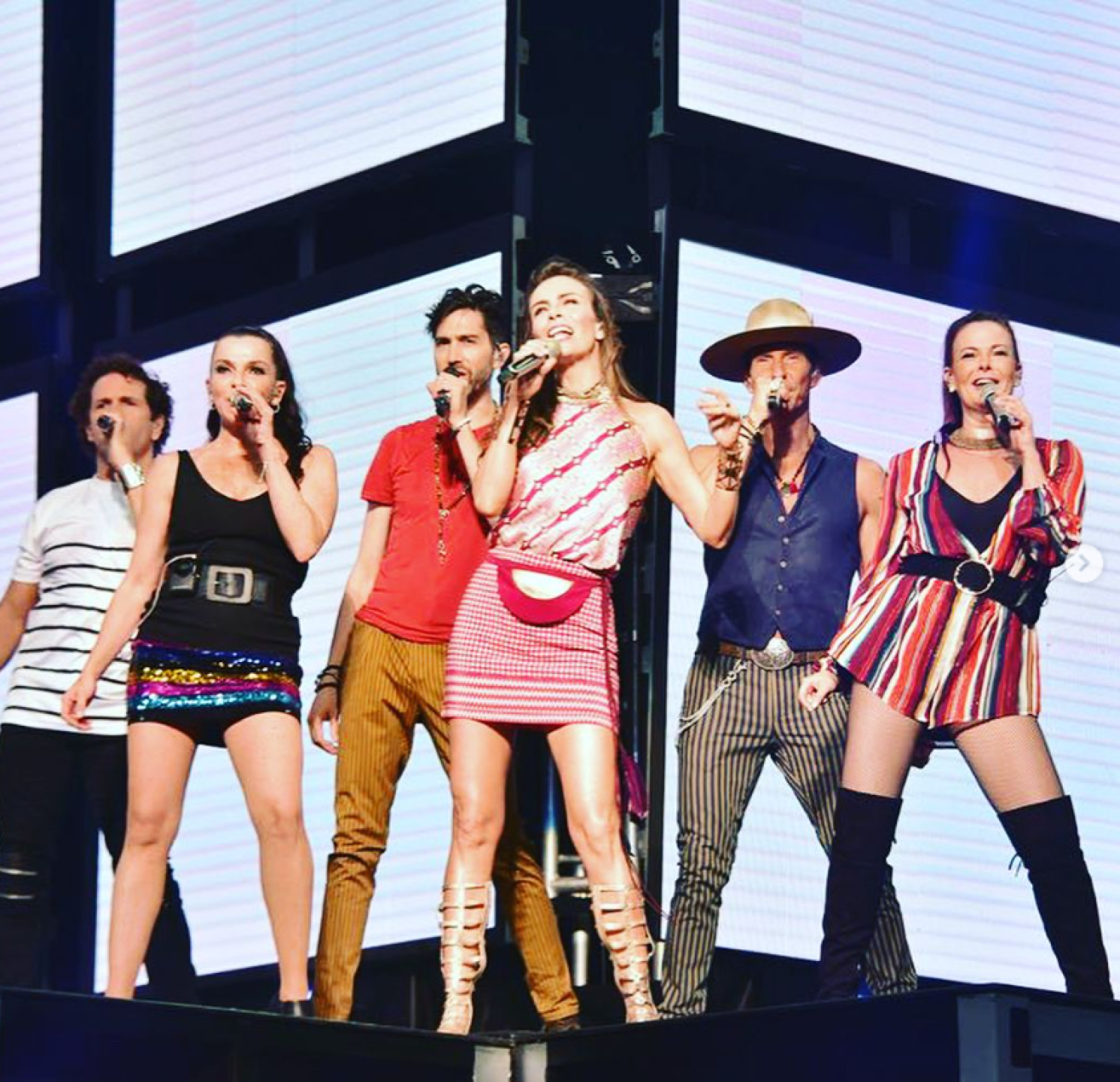 Mariana Garza y Alix Bauer apoyan a Sasha Sokol