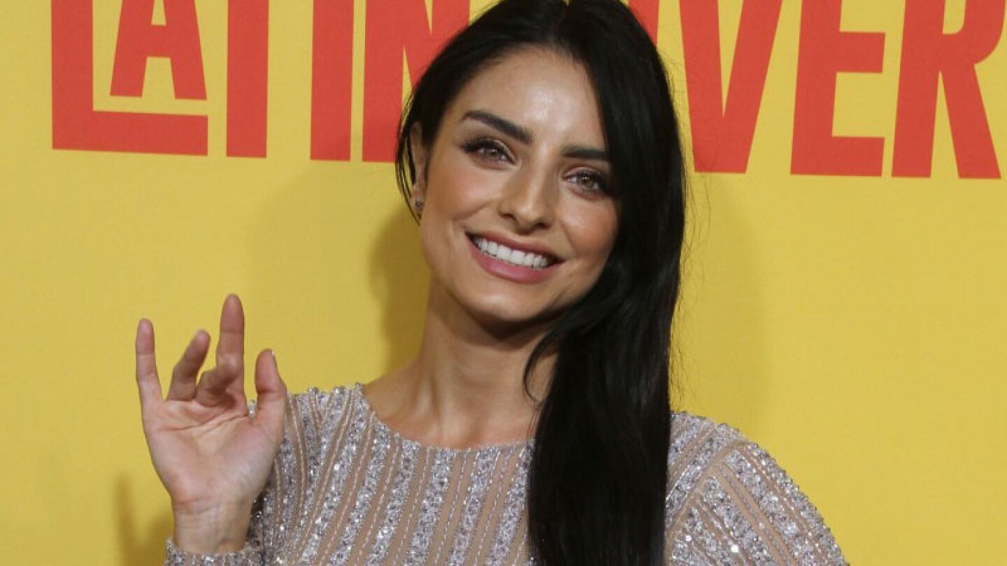 Aislinn Derbez n