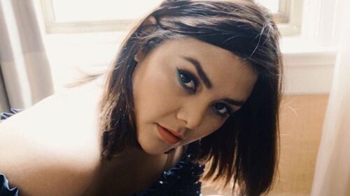 Yuridia atacó a un fanático en pleno concierto y lo insultó.