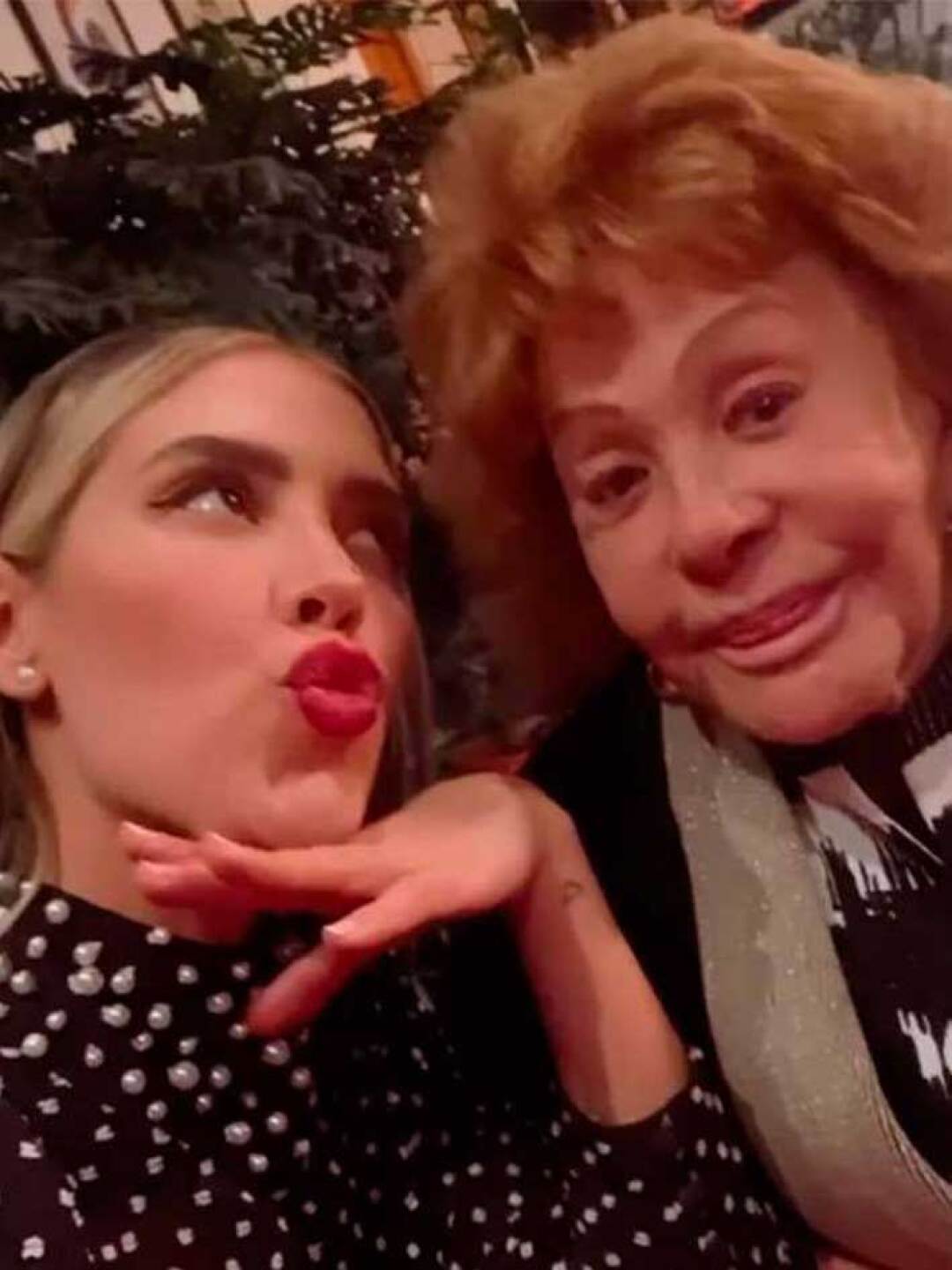 Michelle Salas y Silvia Pinal.