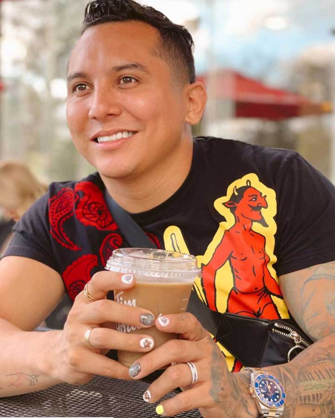 Edwin Luna presumió el resultado de su nuevo diseño de uñas