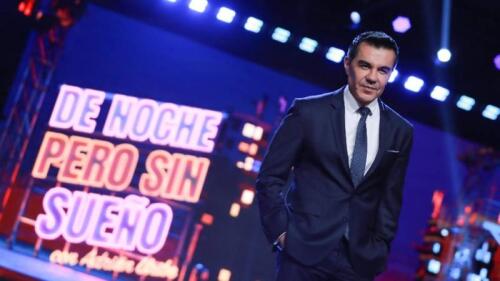 Adrián Uribe se alista como conductor del programa De noche pero sin sueño