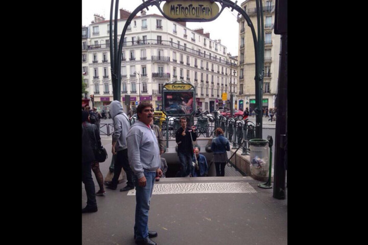 Se encuentra en París.