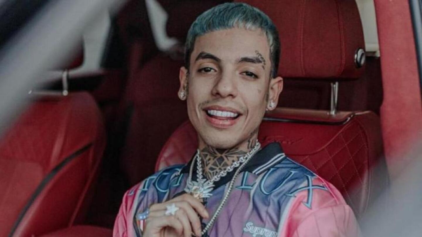 Natanael Cano pide a sus fans que no se acerquen a pedirle fotos