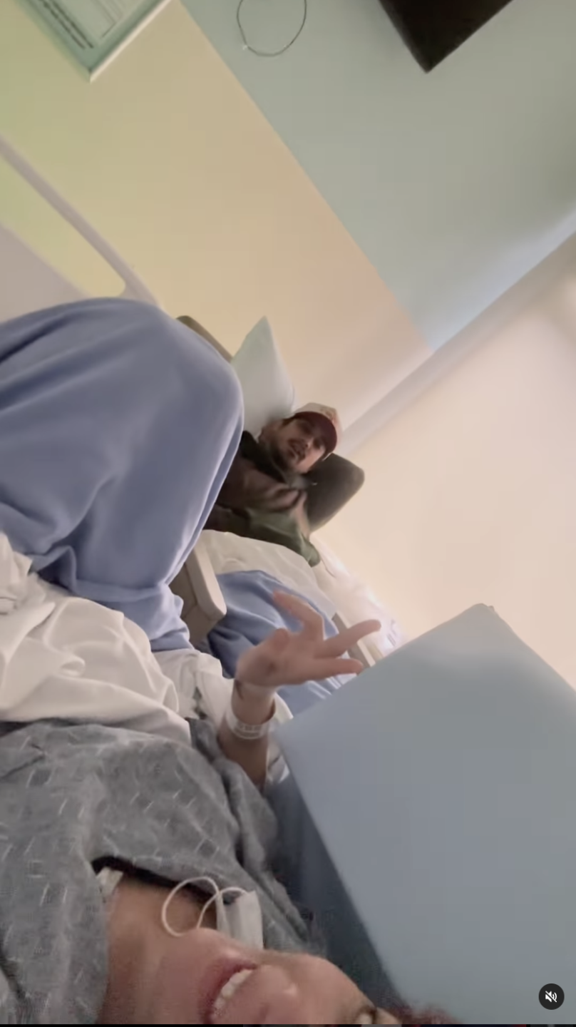 Halsey hospitalizada