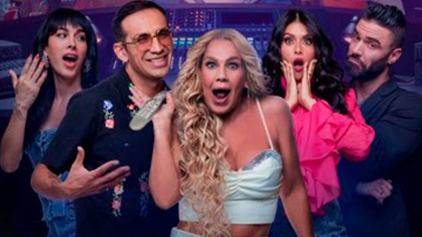 Niurka Marcos y Kristal Silva protagonizan acalorado beso para un nuevo reality show