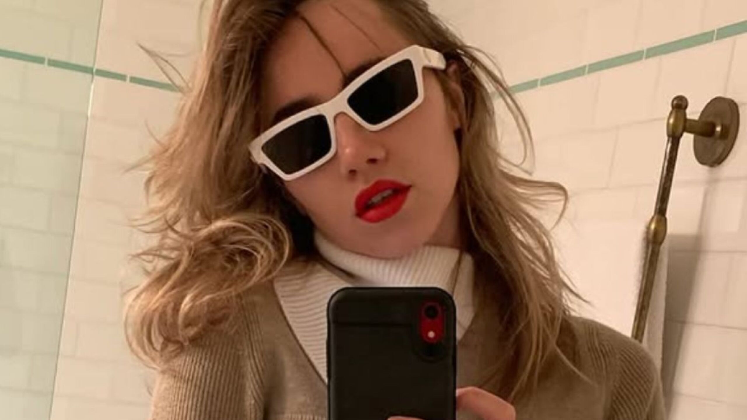 ¿Qué le pasó a Suki Waterhouse por usar pantalones ajustados?