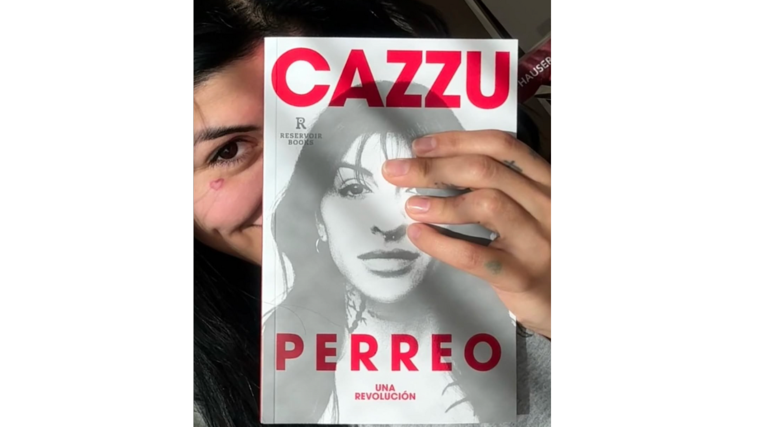 Cazzu y su libro