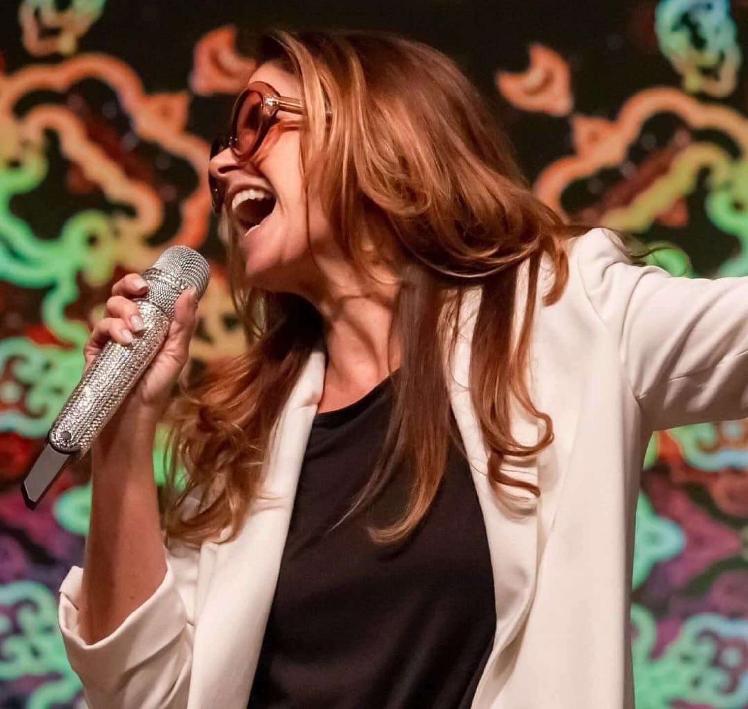 Lucero es también conocida como 'La Novia de América', es una cantante, compositora, actriz, presentadora de televisión y empresaria.