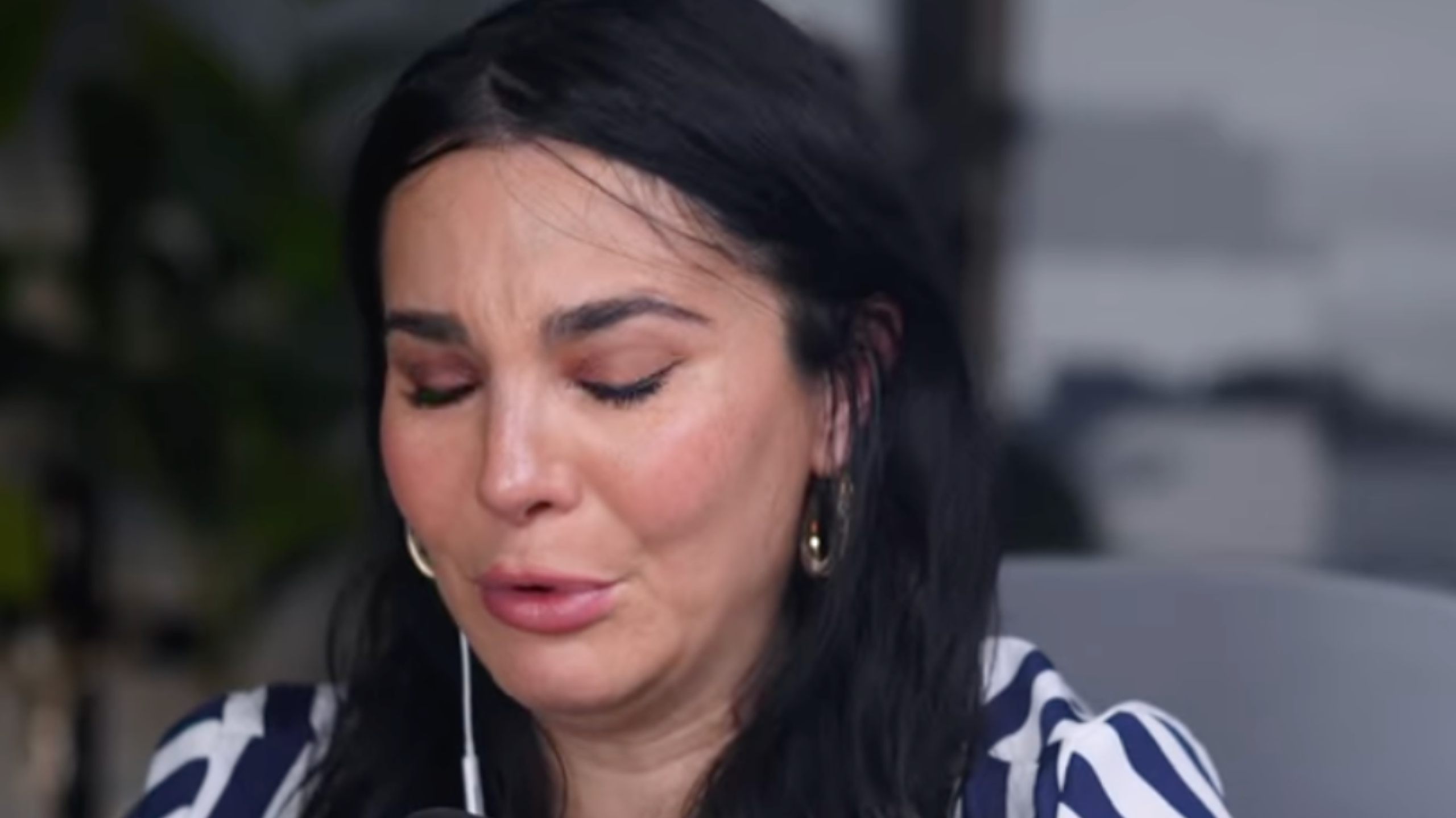 Martha Higareda llorando