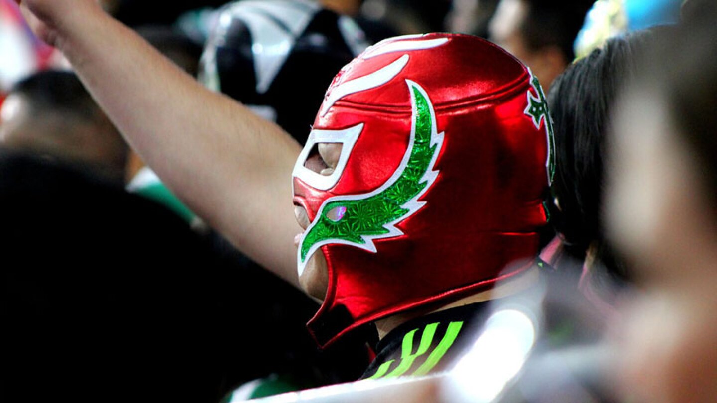 El luchador asegura que a casi un año de participar en el reality "Exatlón", no le han pagado ni un peso.