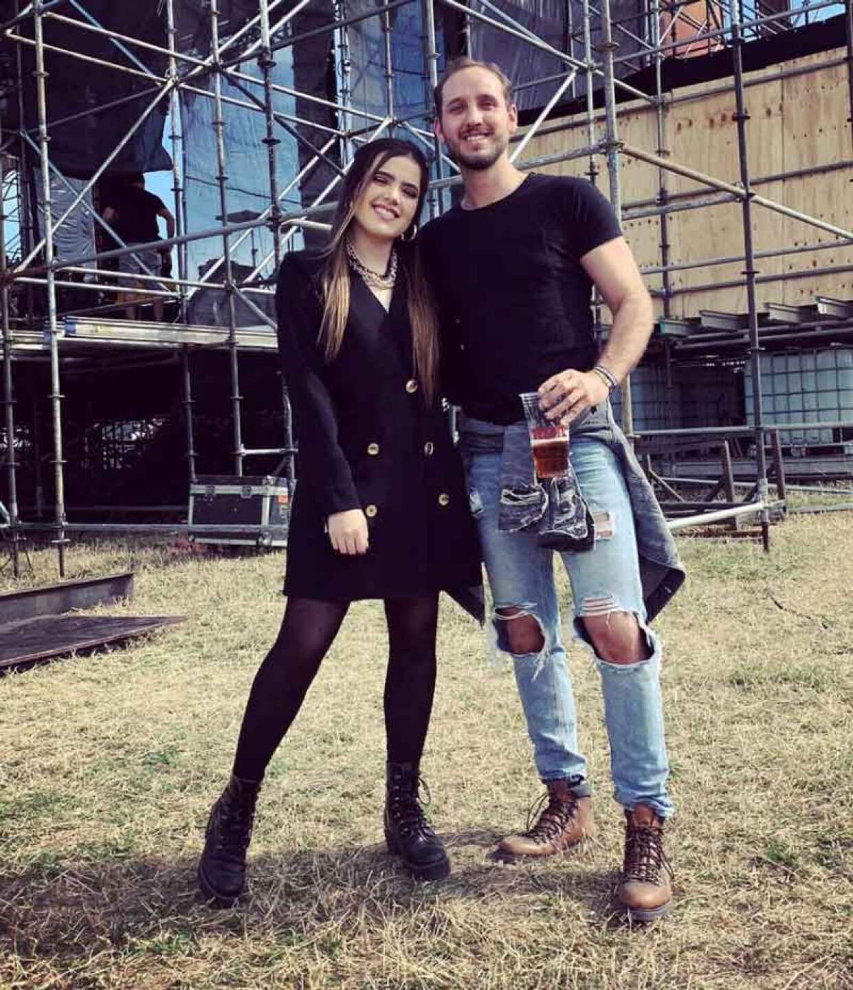 Alejandro Fernández entregó a su pequeña en el altar