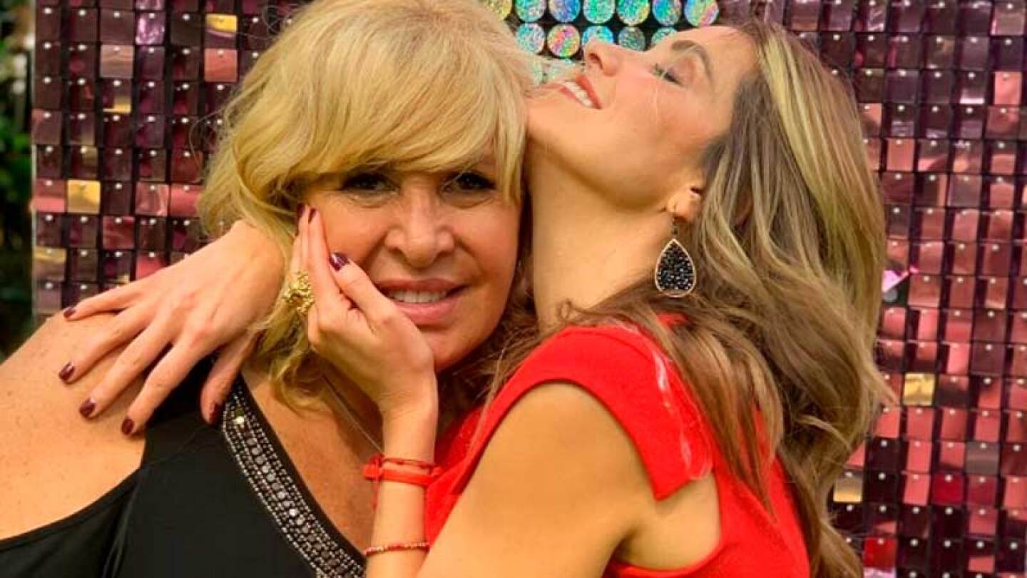 Andrea Escalona muestra la emotiva ofrenda que le dedicó a su madre Magda Rodríguez