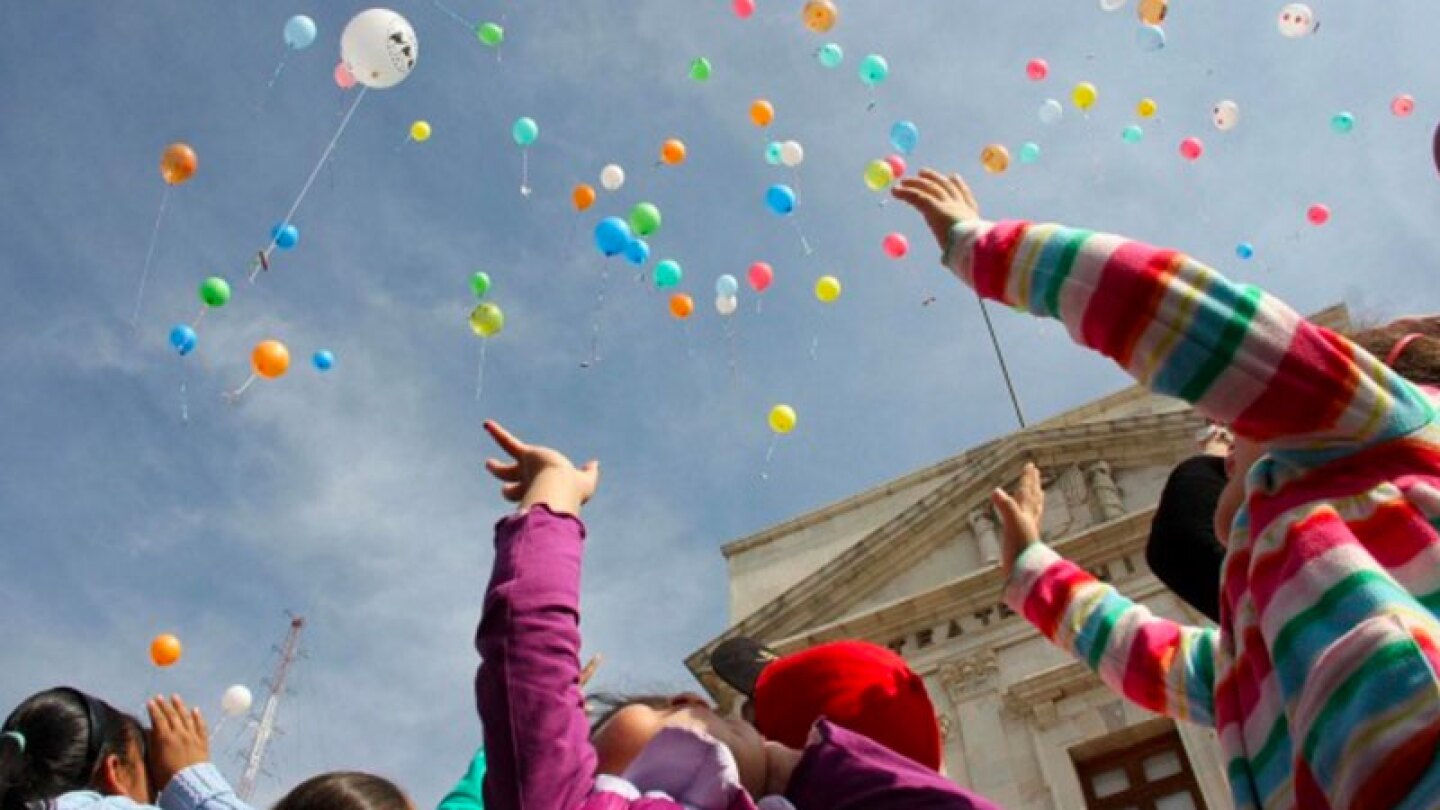 Semarnat explica por qué no se deben mandar cartas a Reyes Magos en globos.