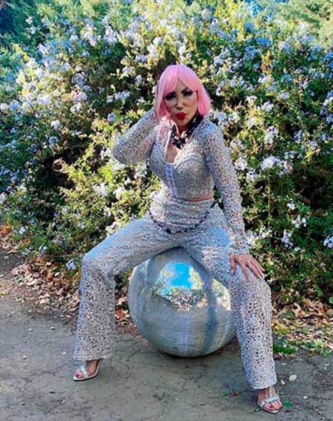 Ella prefiere no exponer a sus hijas a la vida pública