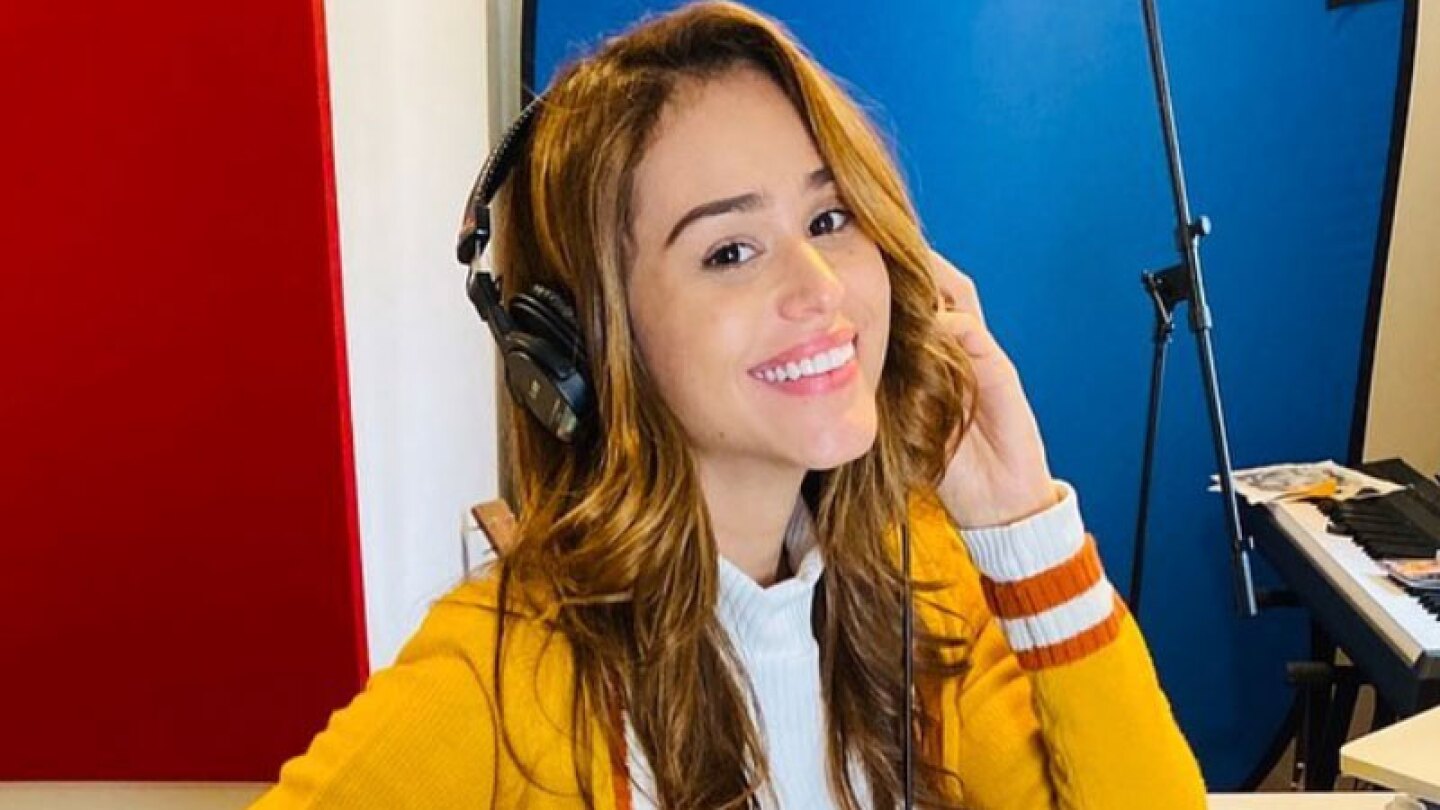 Yanet García se relaja en cuarentena y se muestra sin maquillaje