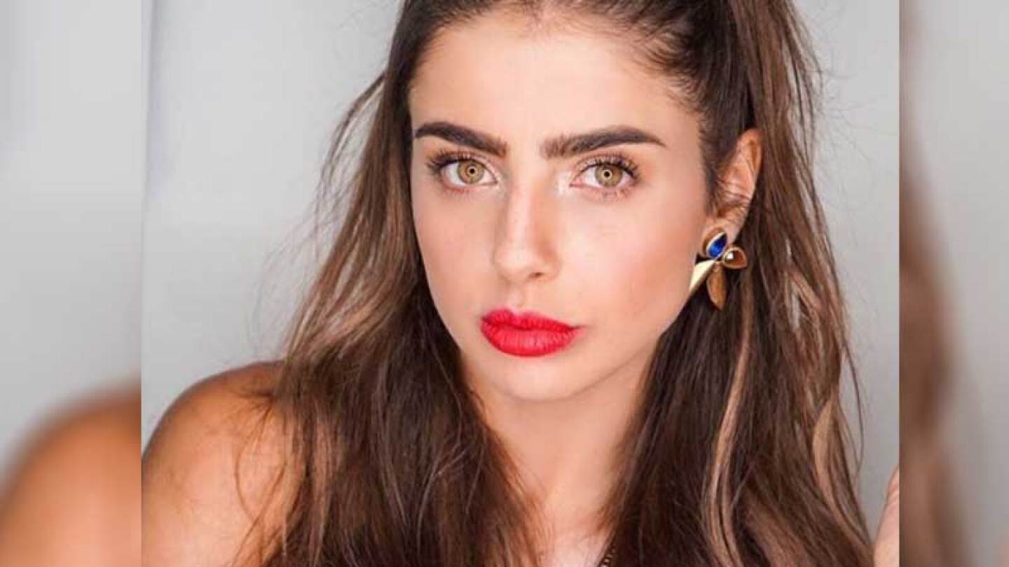 Michelle Renaud atrapa miradas en diminuto bikini rojo