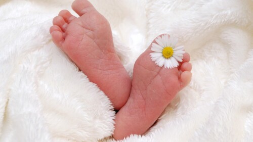 Abuela da a luz a su propio nieto
