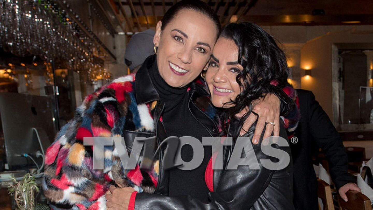Consuelo Duval y Lorena de la Garza