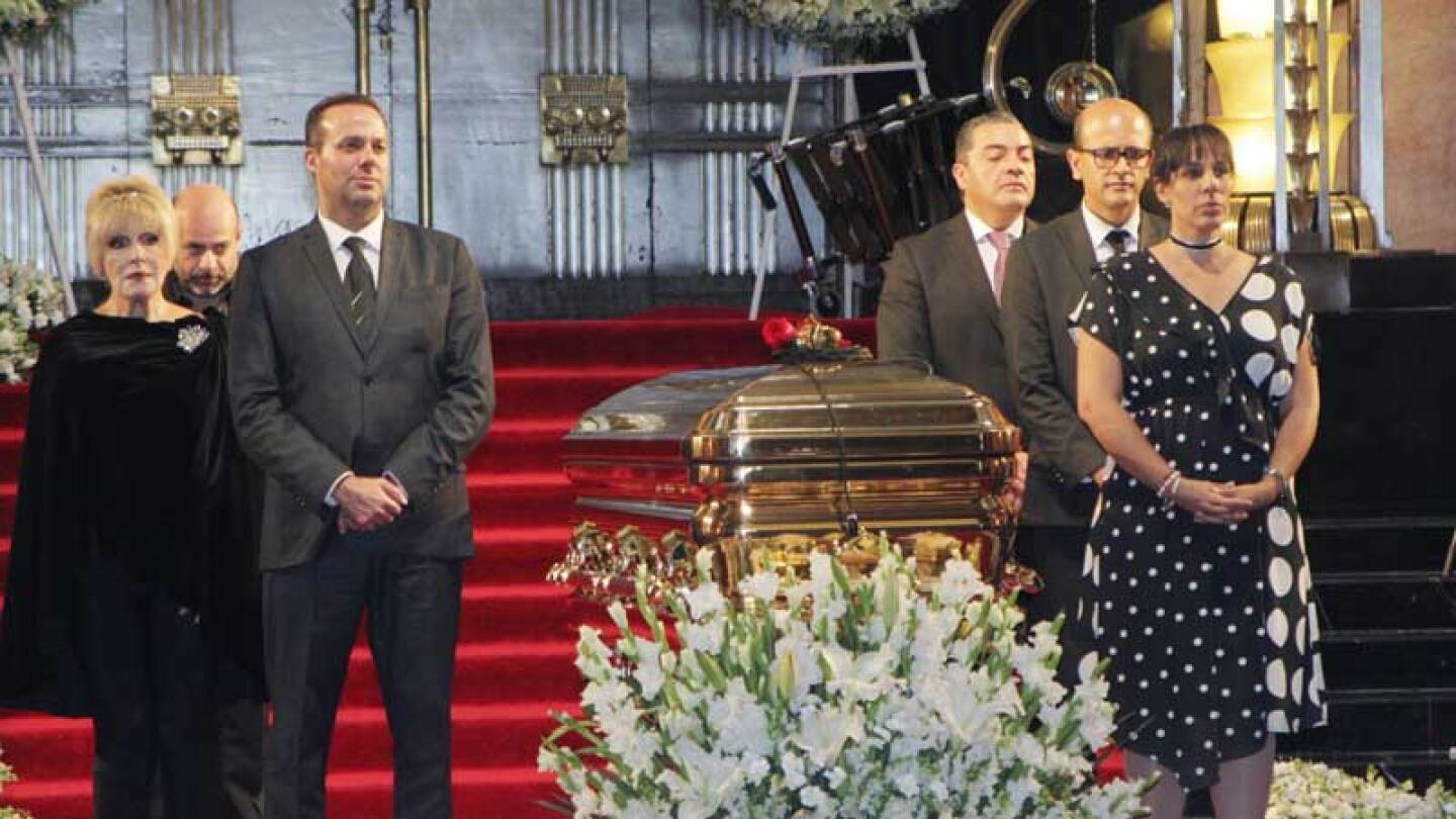 Hijos de José José decidirán homenaje en el Zócalo