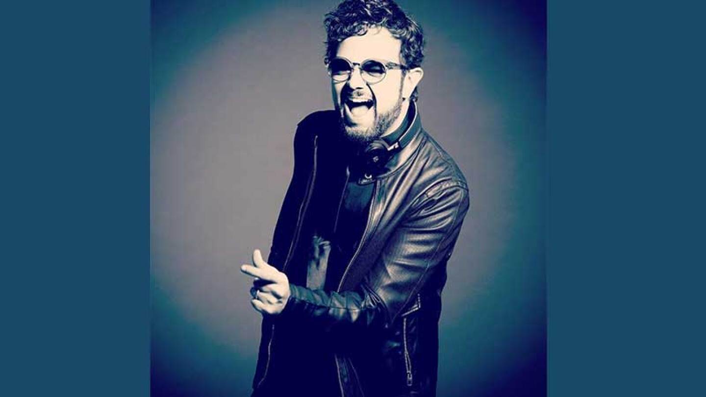 Aleks Syntek  convivirá con sus fans y hasta se tomará selfies con ellos.