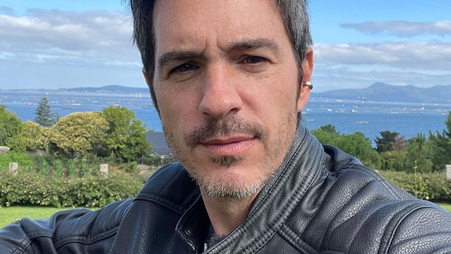 Mauricio Ochmann responde a las críticas por tatuaje