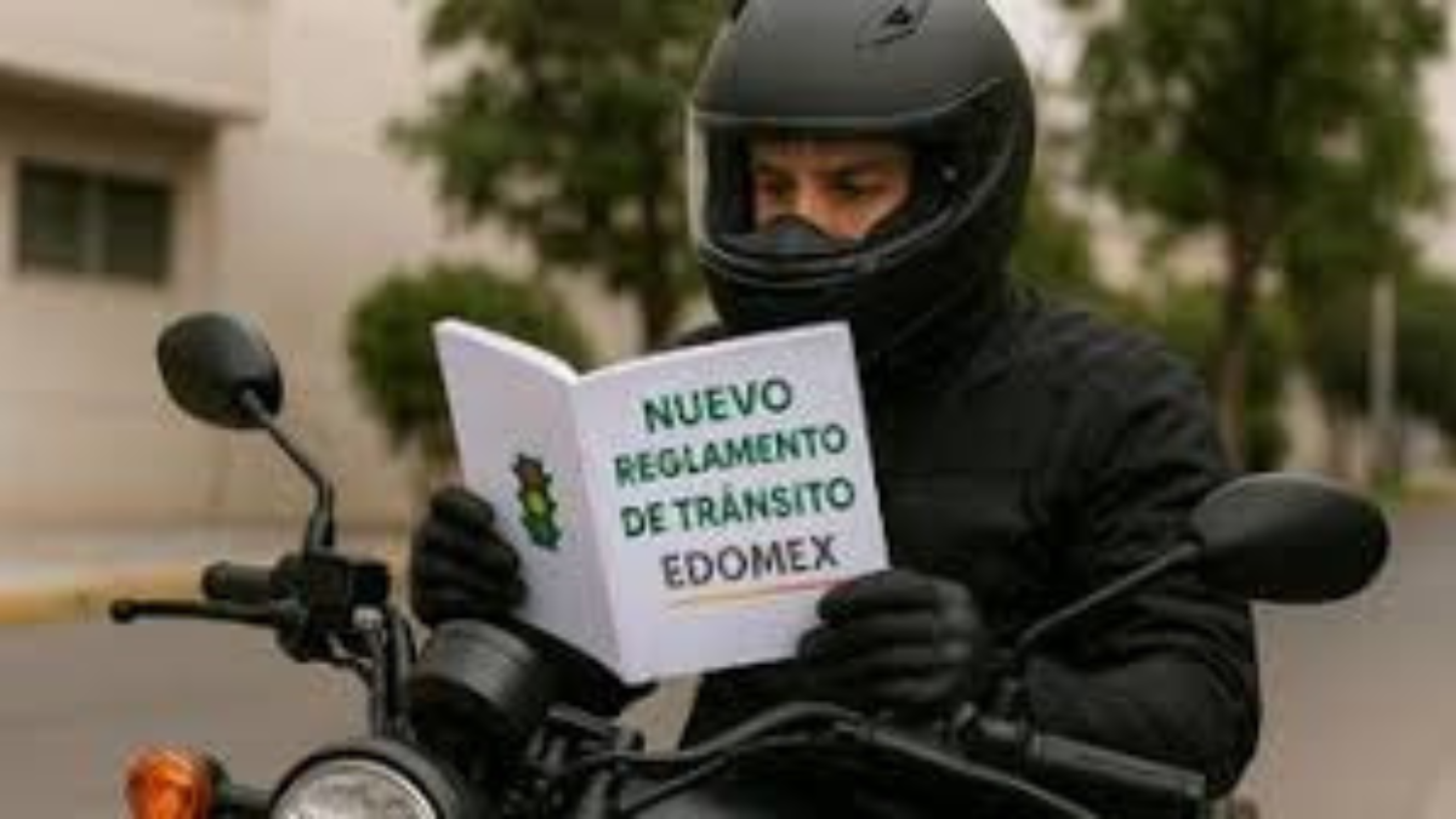 ¿Cuál es la multa por no usar casco en moto en CDMX?