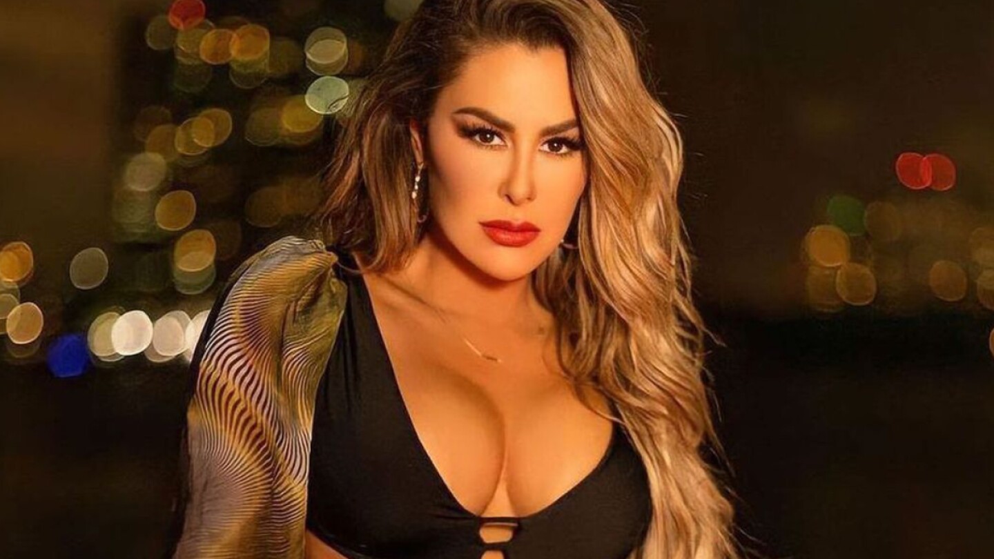 Ninel Conde presume su cuerpo