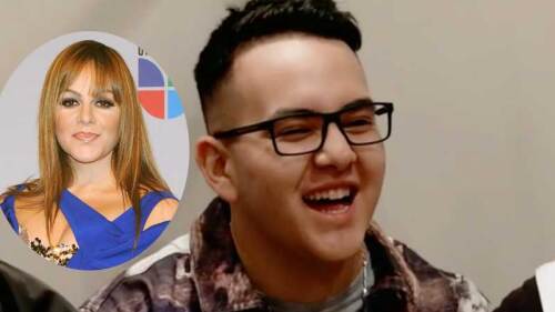 El joven en un principio se ve bastante tenso.