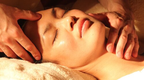 Spa hace ‘facial de vampiro’ y contagia a clientes con VIH