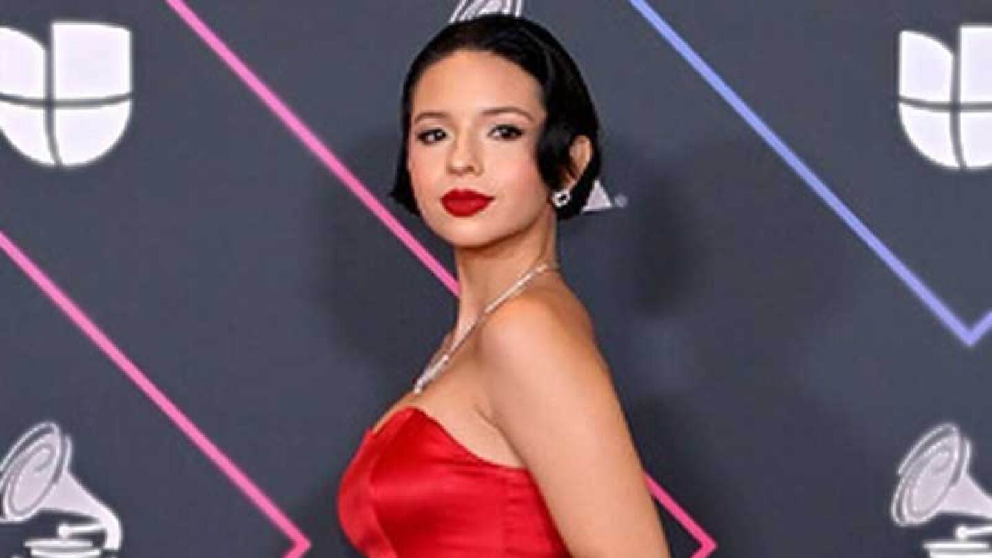 Ángela Aguilar lució increibles extensiones