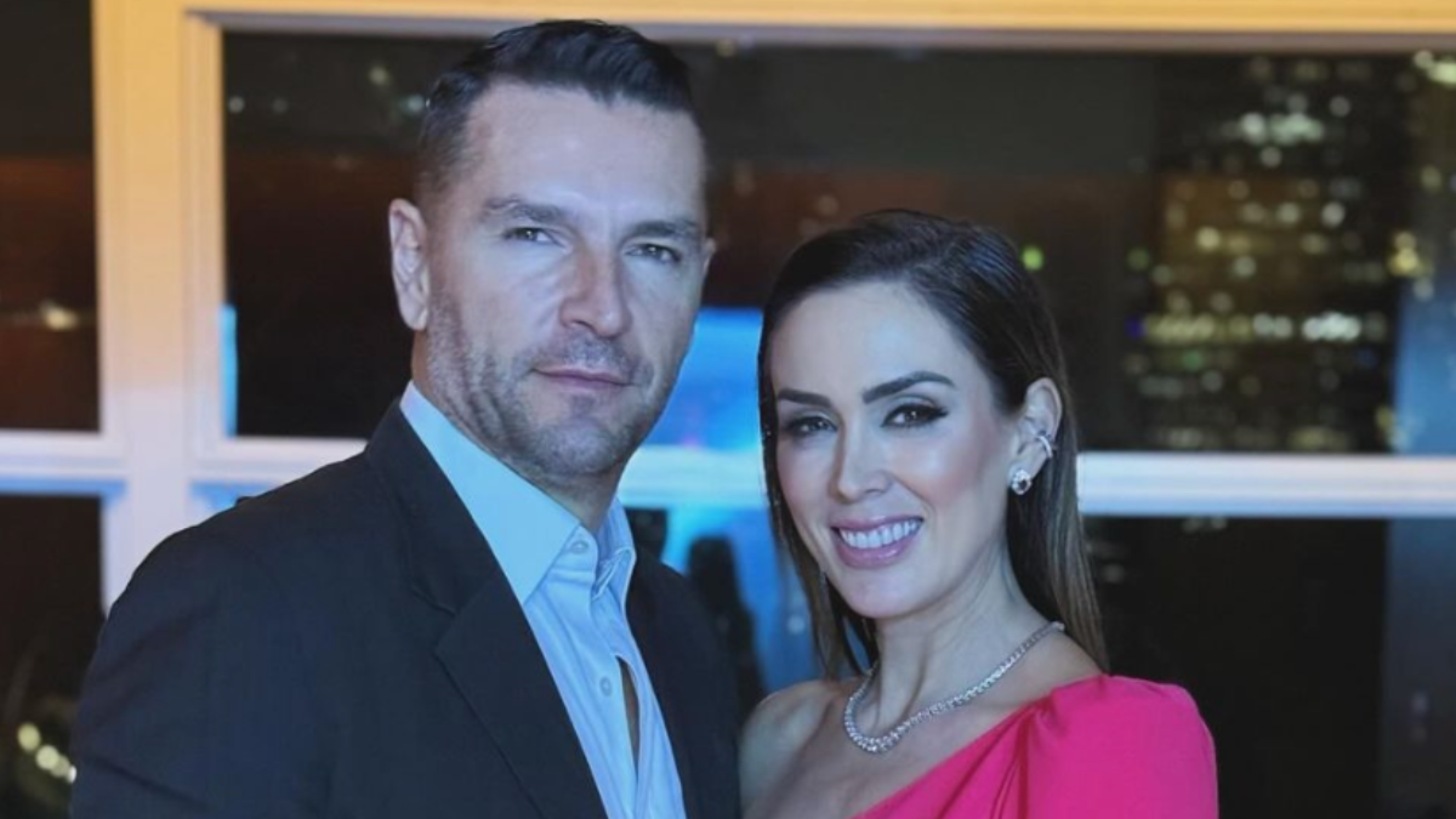 Jacky Bracamontes y su esposo Martín