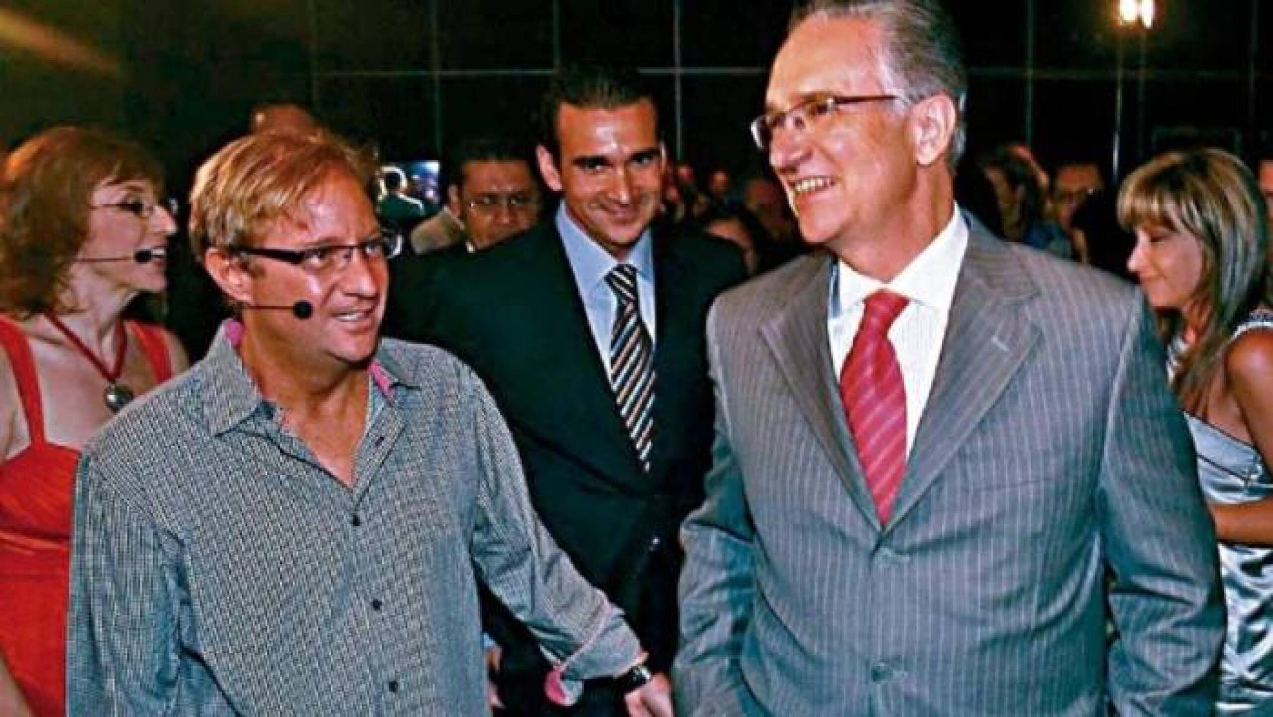 Azteca rompe relación con Roemer