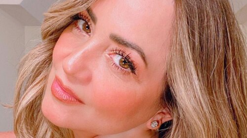 A sus 49 años Andrea Legarreta luce espectacular en microfalda