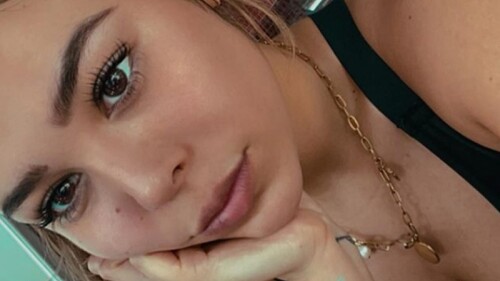 Danna Paola convierte short en cachetero al mover sus encantos