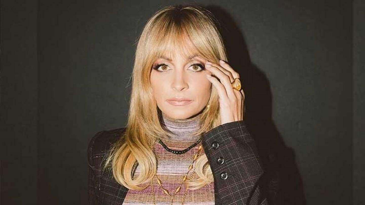 Nicole Richie se quema el cabello