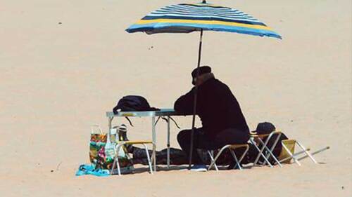 Mujer de 63 años muere tras ser atravesada por una sombrilla de playa en Carolina del Sur