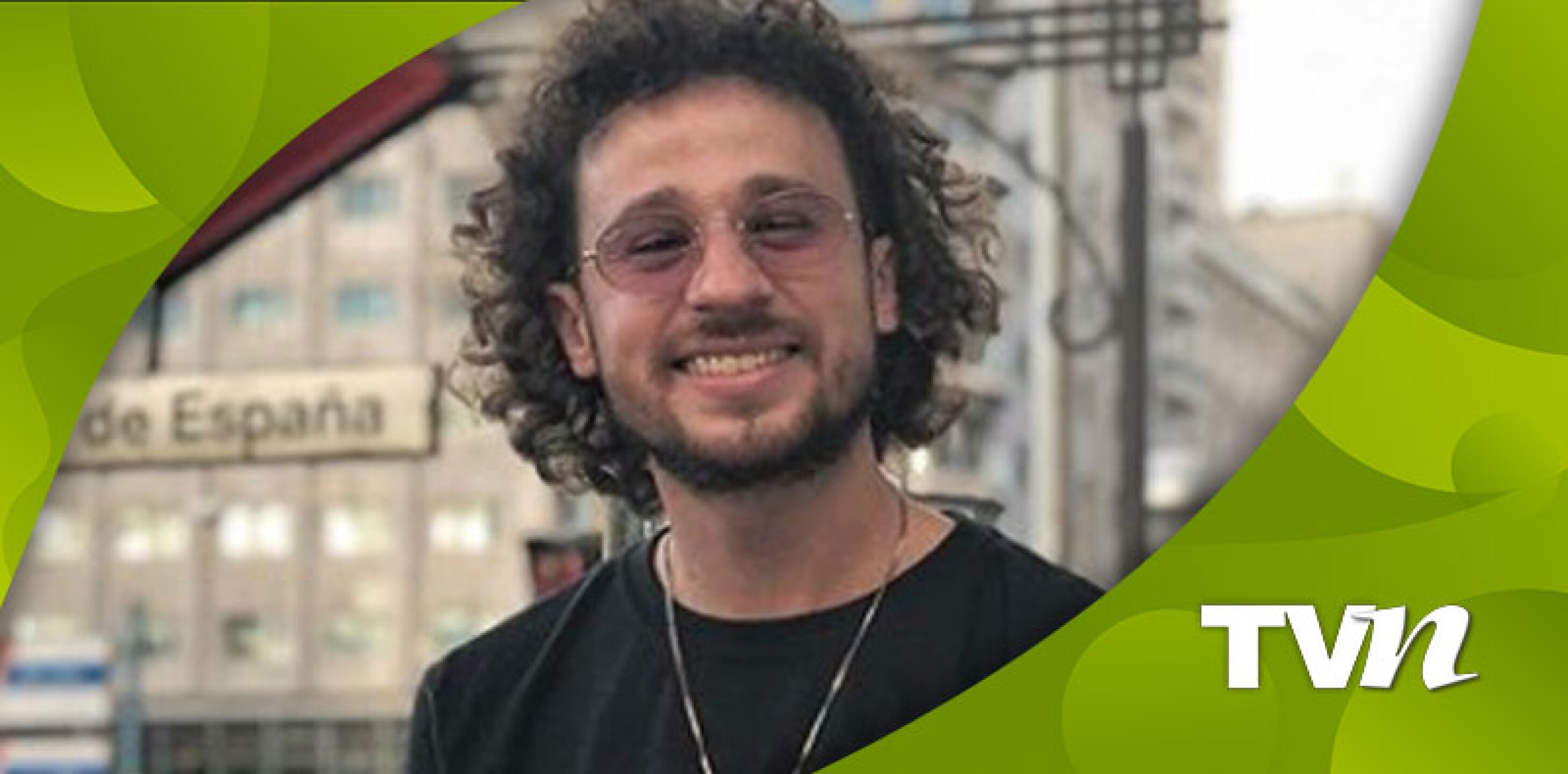 El famoso youtuber se dejó ver con unos tacones muy excéntricos.