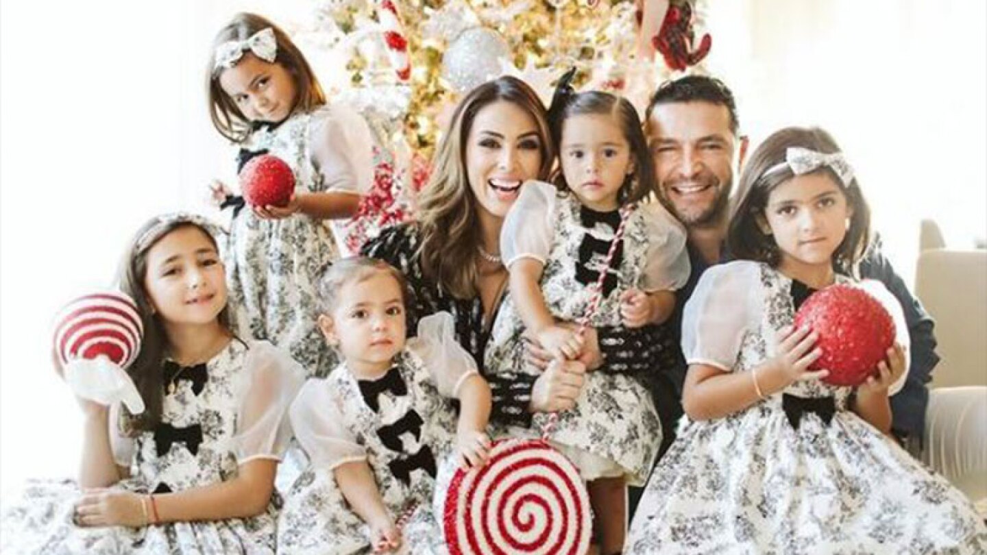 Jacky Bracamontes y su familia.