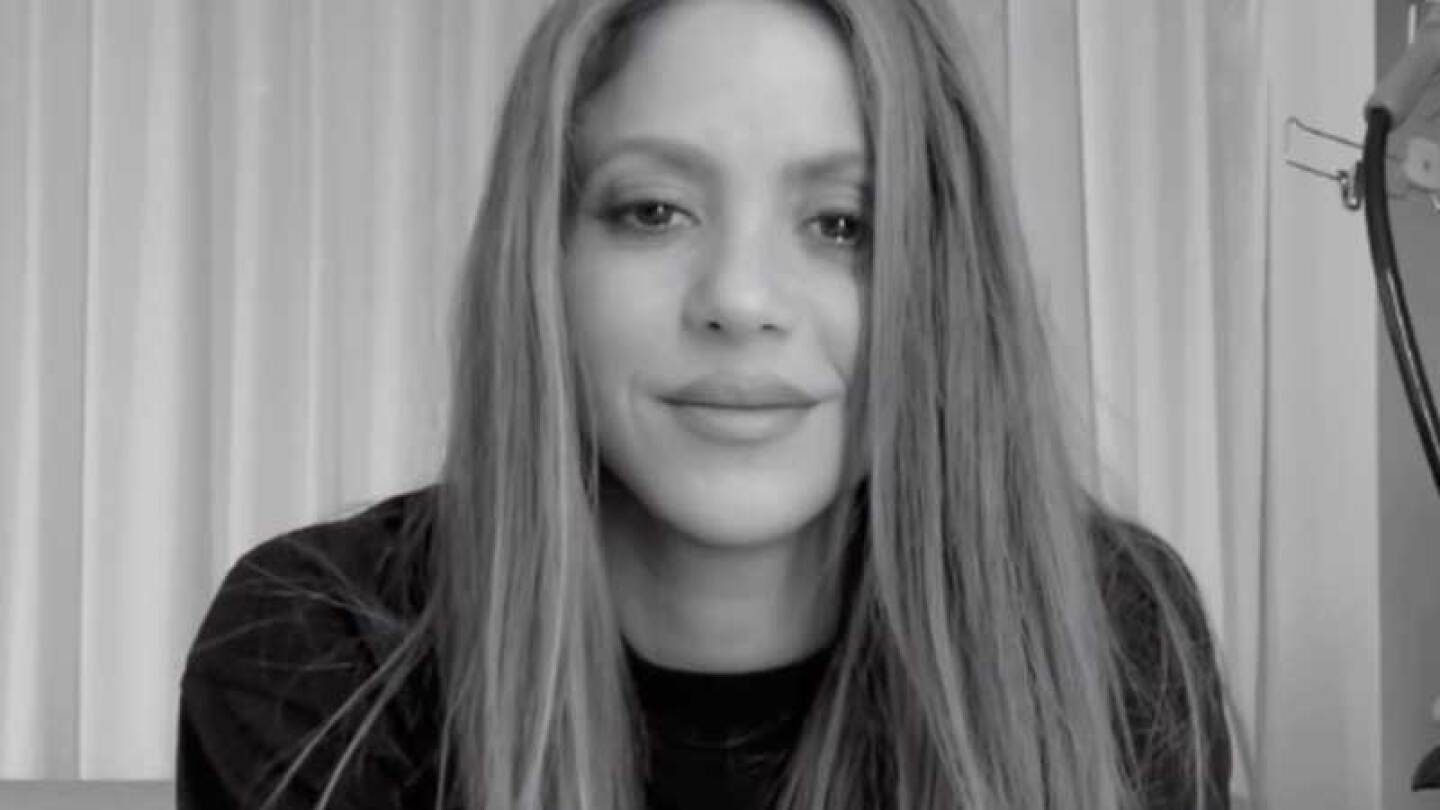 Shakira se salta la fila y fans se enojan con ella