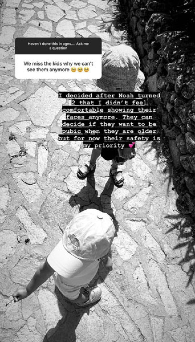 Ex de Chicharito explica por qué ya no sube fotos de sus hijos