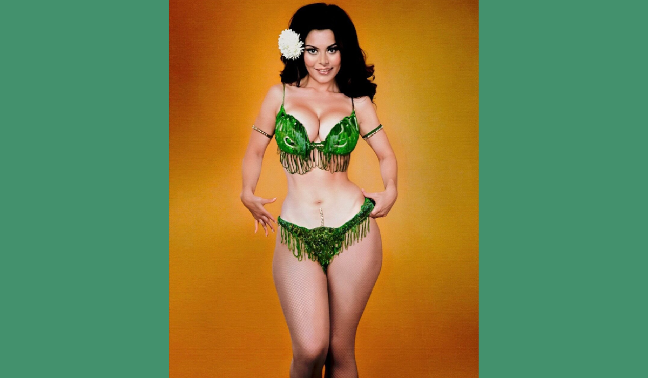 Rossy Mendoza con el mismo bikini que usó Karol G en su video Latina Foreva 2025